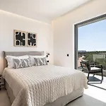 Βίλα Sav & Leo Mindful Residences *