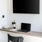 Sav & Leo Mindful Residences וילה *